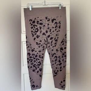Zella Leopard All Day Leggings Purple Nebula Women's Size XL  NWOT